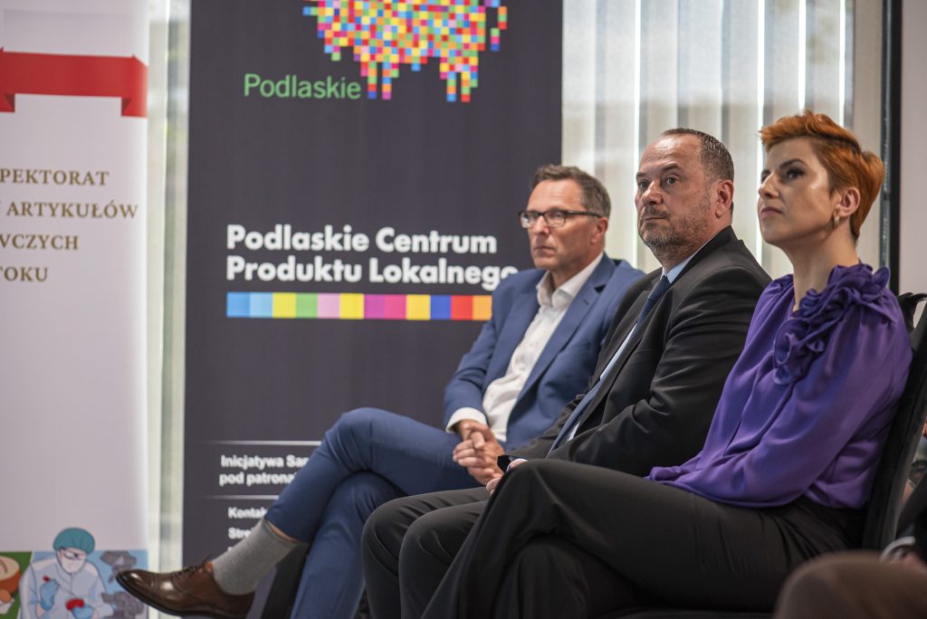 Od lewej: Dr Tomasz Białas (IJHARS), Wojciech Kasjanowicz (PWJHARS) oraz Agnieszka Zawistowska (Dyrektor OT KOWR Białystok)